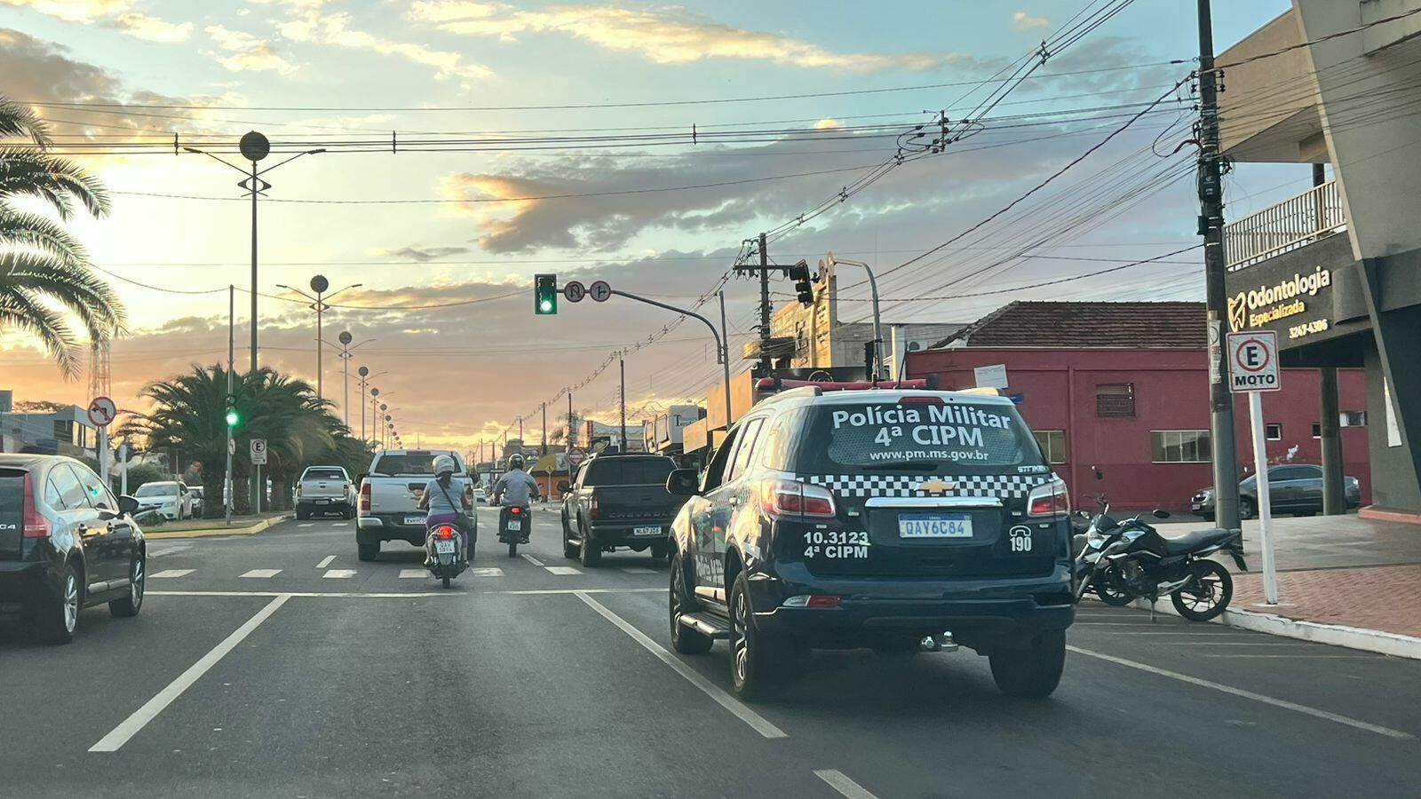 Imagem de compartilhamento para o artigo PM de Costa Rica atende ocorrência de colisão envolvendo três veículos que deixou motociclista ferido da MS Todo dia